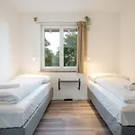 Moderne Mit Parkplatz - Floor