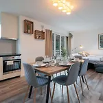 Moderne Mit Parkplatz - Floor *