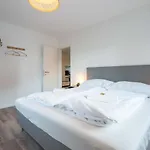 Moderne Mit Parkplatz - Floor *