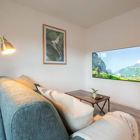 Moderne Mit Parkplatz - Floor *