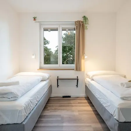 Moderne Mit Parkplatz - Floor