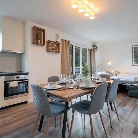 Moderne Mit Parkplatz - Floor *