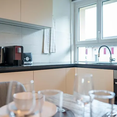 Moderne Mit Parkplatz - Floor