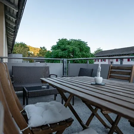 Moderne Mit Parkplatz - Floor *