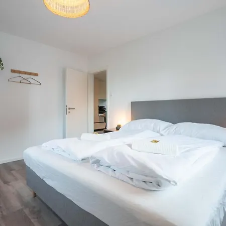 Moderne Mit Parkplatz - Floor *