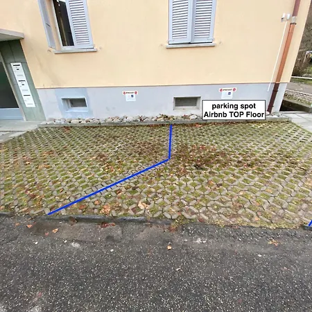 Moderne Mit Parkplatz - Floor *