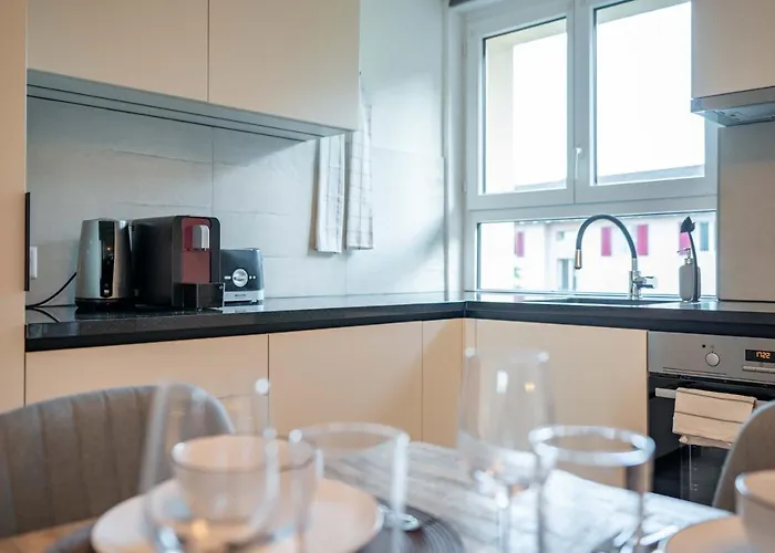 Moderne Mit Parkplatz - Floor