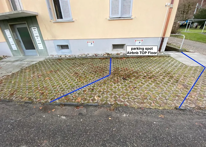 Moderne Mit Parkplatz - Floor *